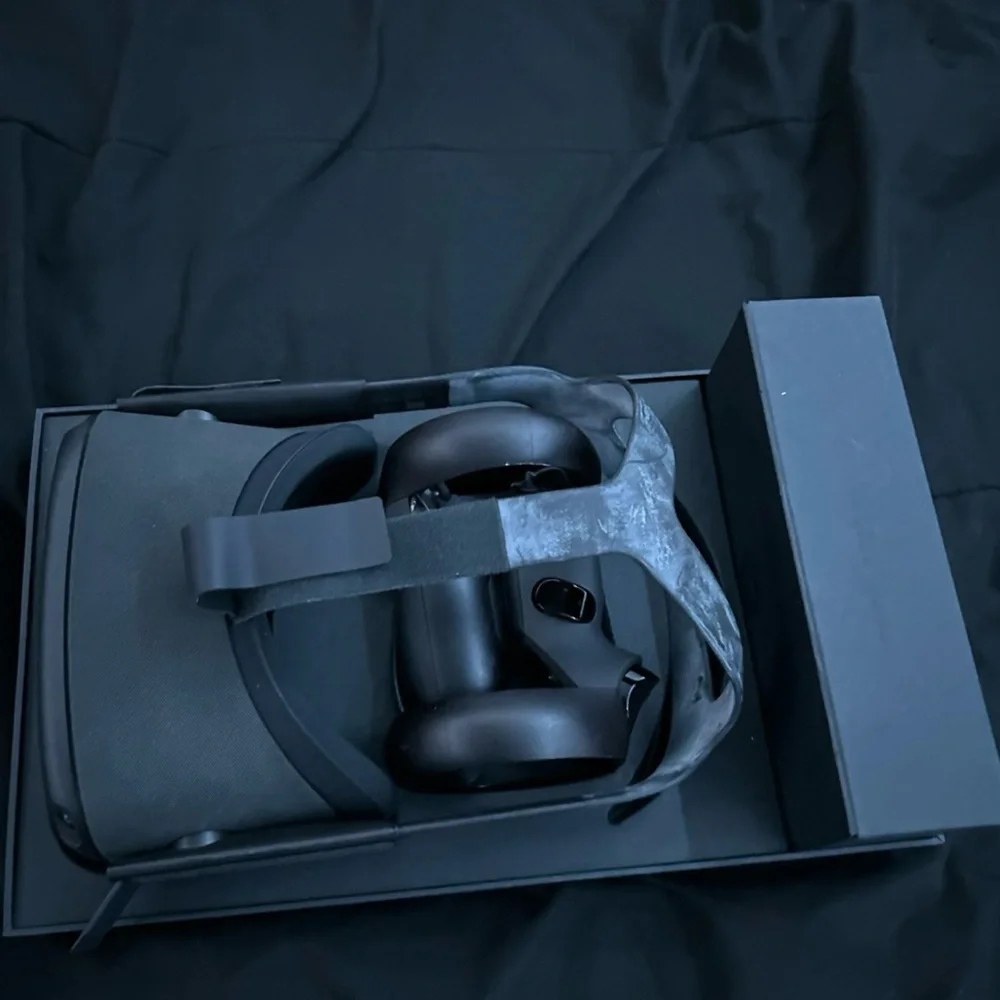 VR Headset in Black